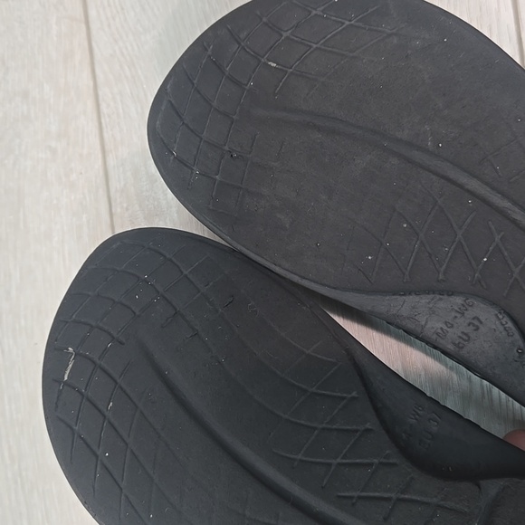 Oofos Women Thong Recovery Black Slide Sandals Shoes Sz 6 - Picture 10 of 12
